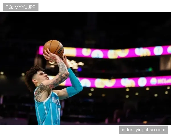 黄蜂米勒鲍尔后场双枪 进攻火力强劲但防守端存在漏洞 黄蜂米勒鲍尔后场双枪 进攻火力强劲但防守端存在漏洞