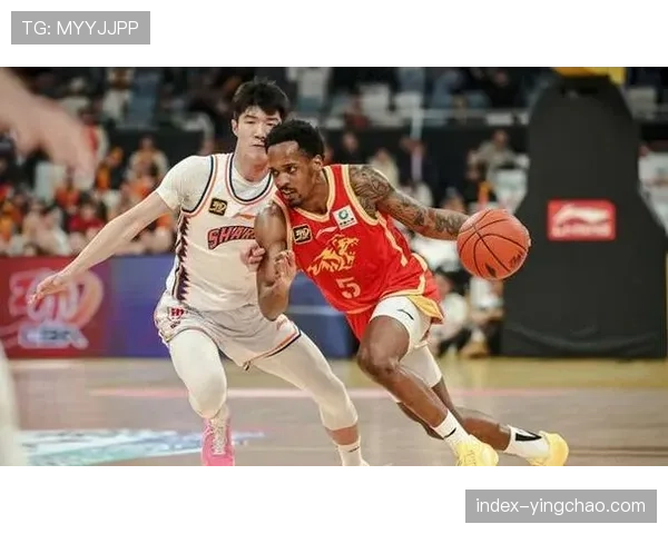 江苏贾尔斯单场14个篮板 内线控制力展现 江苏贾尔斯单场14个篮板 内线控制力展现